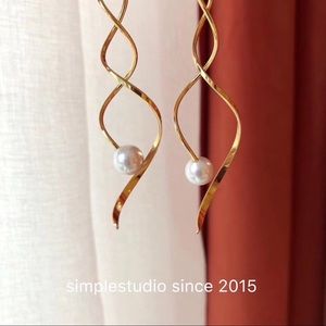 Earring (14k gold planted)